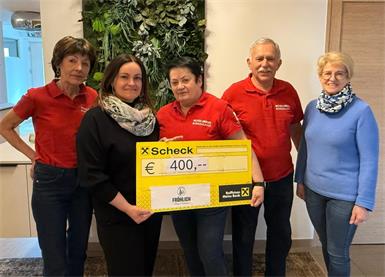  Elfi und Johann Polzer und Anni Benkö mit der Familie Fröhlich.