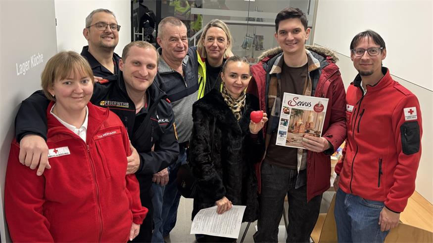  Florian Hermann (Rotes Kreuz-Ortsstellenleiter Pöttsching), der ukrainische Staatsbürger mit seiner Frau, Ortsstellenleiterin Rohrbach Patricia Bartak, Vinzenz Pöpperl, Feuerwehrkommandant Karl-Heinz Bergmann, Verwalter Johannes Moritz und Tanja Hermann (v.r.). 