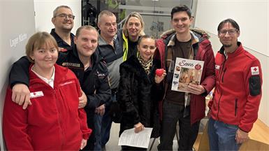  Florian Hermann (Rotes Kreuz-Ortsstellenleiter Pöttsching), der ukrainische Staatsbürger mit seiner Frau, Ortsstellenleiterin Rohrbach Patricia Bartak, Vinzenz Pöpperl, Feuerwehrkommandant Karl-Heinz Bergmann, Verwalter Johannes Moritz und Tanja Hermann (v.r.). 