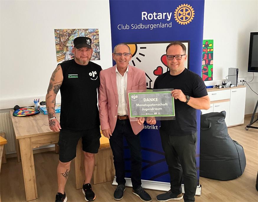  Jugendbetreuer Rene Wagner, Walter Toniolli, Präsident Rotary Club Südburgenland und Marek Zeliska, SOS-Kinderdorfleiter Burgenland (v.l.).