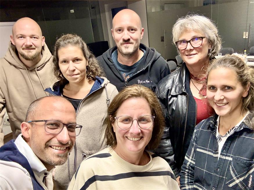  Konstituierende Sitzung. Kevin Szalai, Dietmar Csitkovics, Tatjana Zistler, Mario Wiedl, Barbara Buchinger, Dagmar Kastelitz und Babsi Winhofer haben das Ziel einen Ort zu schaffen, der auch von Jugendlichen für Jugendliche gedacht ist – offen, kreativ und nachhaltig.