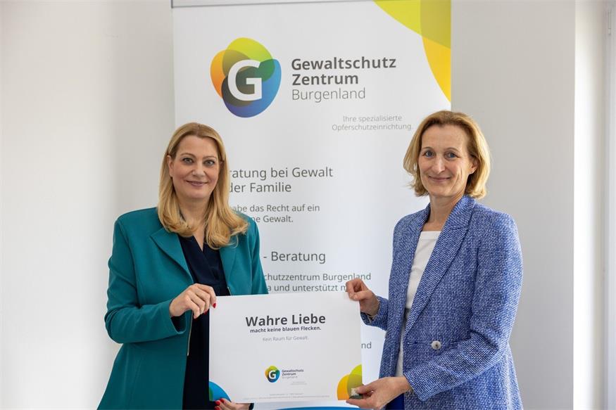  Landesrätin Daniela Winkler (l.) und Karin Gölly, Geschäftsführerin des Gewaltschutzzentrums Burgenland.