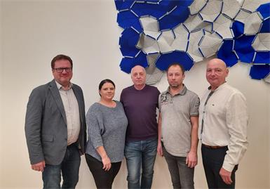  Neue Funktionen. Bürgermeister Andreas Tremmel (r.) gelobte Michele Derfler und Harald Pauer an. Mit am Bild die Fraktionskollegen Jürgen Steiner und Hans-Joachim Hausensteiner. 
