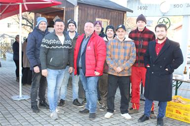  Punschstand. Die Sozialistische Jugend Lockenhaus rund um Luc Katona freute sich auch Landtagsabgeordneten Roman Kainrath, Bürgermeister Michael Kefeder, Glashüttens Ortsvorsteher Rene Stifter und SJ-Bezirksvorsitzenden Manuel Wukovits unter den Gästen begrüßen zu können.