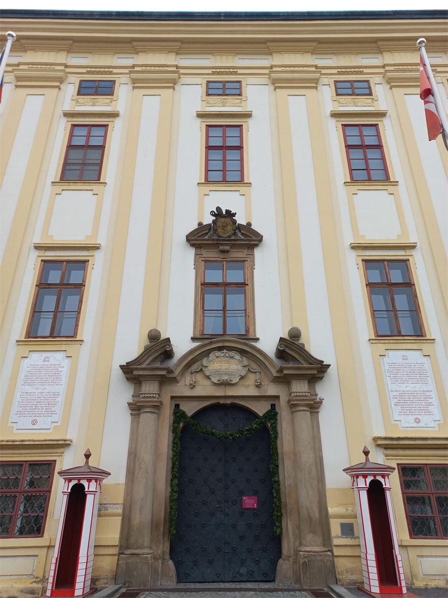 Auf Entdeckungstour zwischen Schloss, Schuhmuseum und Sliwowitz