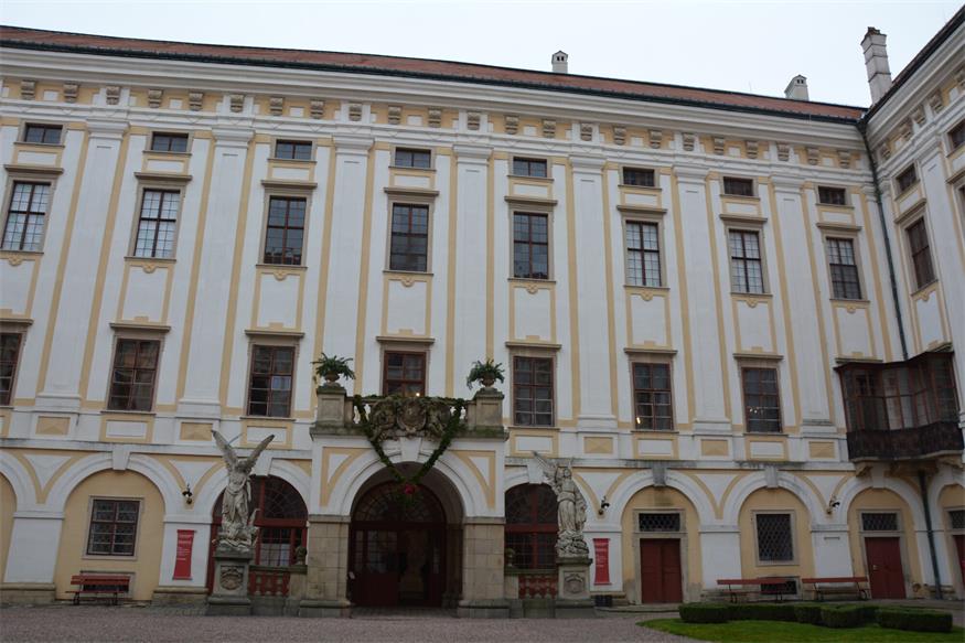Auf Entdeckungstour zwischen Schloss, Schuhmuseum und Sliwowitz