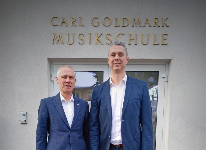  Thomas Rois (Präsident Rotary Club Oberpullendorf – Burgenland Mitte) und Zentralmusikschuldirektor Thomas Loier freuen sich auf viele Einsendungen.