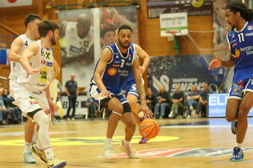 05.10.2025 win2day Basketball Superliga 2025/26, Grundurchgang 6. Runde Swans Gmunden vsOberwart Gunners,<?ZE?><?ZE?>Copyright Basketball Austria / J. Kienesberger<?ZE?><?ZE?>