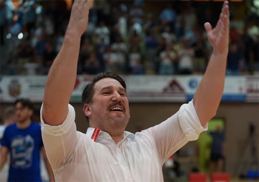 2:0! Horst Leitner jubelt, sein Team siegte auch im zweiten Finalspiel. 