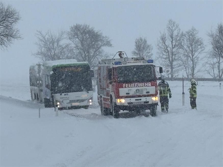 210 Feuerwehren mit rund 2.500 Mitgliedern waren und sind im Schneeeinsatz.