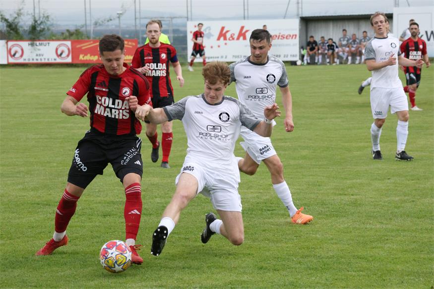 2:2! Mark Erik Orosz (l.) und seine Hornsteiner remisierten zum Abschluss gegen Neufeld (r. Leon Woborny). Mit dem X krönte sich Hornstein zum Meister und Neufeld zum zweiten Aufsteiger.