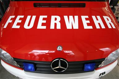 28 Feuerwehren löschen einen Brand bei Sieggraben