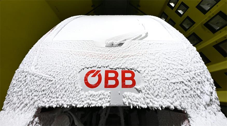 ABD0017_20250210 - WIEN - ÖSTERREICH: Präsentation ÖBB "Neuer Cityjet-Doppelstock im Klima-Wind-Eis-Kanal am Montag, 10. Februar 2025, in der Rail Tec Arsenal Fahrzeugversuchsanlage in Wien. - FOTO: APA/HELMUT FOHRINGER