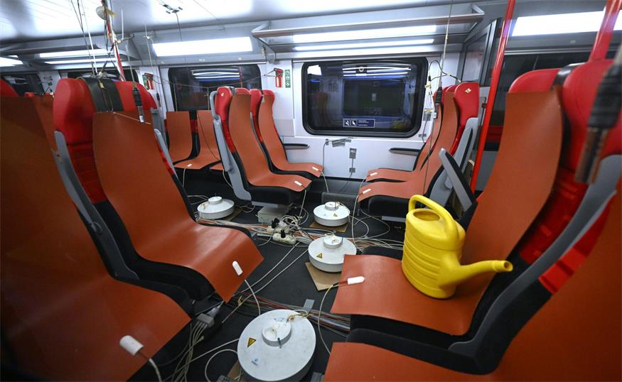 ABD0022_20250210 - WIEN - ÖSTERREICH: Sensoren und Messgeräte in einer Kabine aufgenommen anl. der Präsentation ÖBB "Neuer Cityjet-Doppelstock im Klima-Wind-Eis-Kanal am Montag, 10. Februar 2025, in der Rail Tec Arsenal Fahrzeugversuchsanlage in Wien. - FOTO: APA/HELMUT FOHRINGER