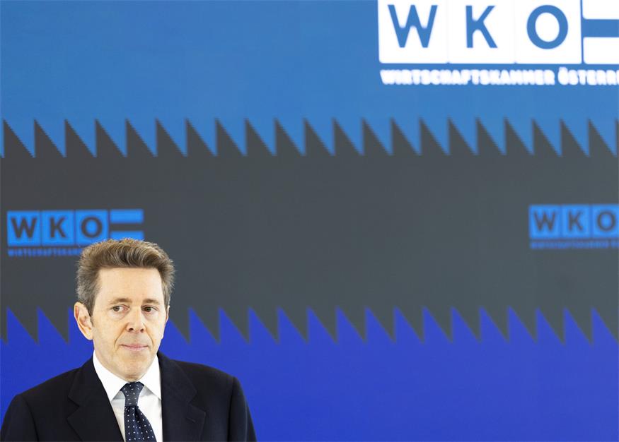 ABD0031_20251110 - WIEN - ÖSTERREICH: WKÖ-Präsident Harald Mahrer am Montag, 10. November 2025, anl. einer PK "Inhaltliche Ergebnisse des Treffens der Präsident:innen der WKÖ sowie der 9 Landeskammern" in Wien. - FOTO: APA/TOBIAS STEINMAURER