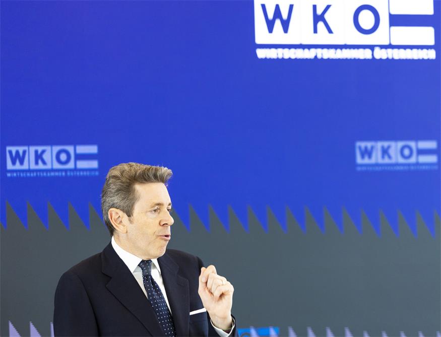 ABD0040_20251110 - WIEN - ÖSTERREICH: WKÖ-Präsident Harald Mahrer am Montag, 10. November 2025, anl. einer PK "Inhaltliche Ergebnisse des Treffens der Präsident:innen der WKÖ sowie der 9 Landeskammern" in Wien. - FOTO: APA/TOBIAS STEINMAURER
