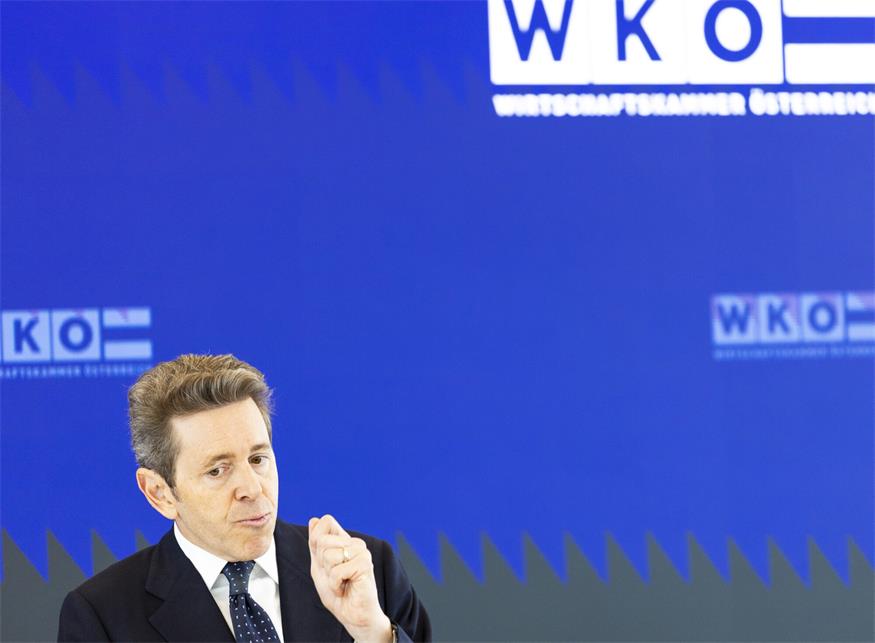 ABD0041_20251110 - WIEN - ÖSTERREICH: WKÖ-Präsident Harald Mahrer am Montag, 10. November 2025, anl. einer PK "Inhaltliche Ergebnisse des Treffens der Präsident:innen der WKÖ sowie der 9 Landeskammern" in Wien. - FOTO: APA/TOBIAS STEINMAURER