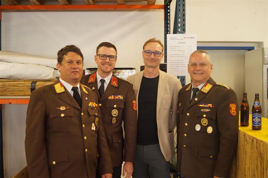 ABI Frenzel Alexander Michael, Kommandant Bernd Lomosits, Bürgermeister Christoph Haider und Bezirksfeuerwehrkommandanten-Stellvertreter Harald Grafl.