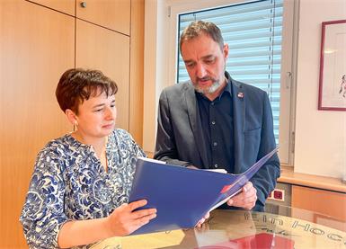 AK-Präsident Gerhard Michalitsch und AK-Expertin Gabi Tremmel Yakali. 