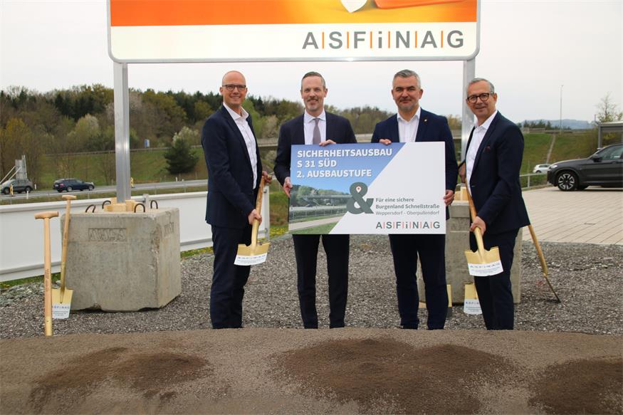 ASFINAG-Geschäftsführer Andreas Fromm, ASFINAG-Vorstand Hartwig Hufnagl, Verkehrslandesrat Heinrich Dorner und ASFINAG-Geschäftsführer Alexander Walcher nahmen den Spatenstich für die zweite Ausbaustufe des Sicherheitsausbaus vor.