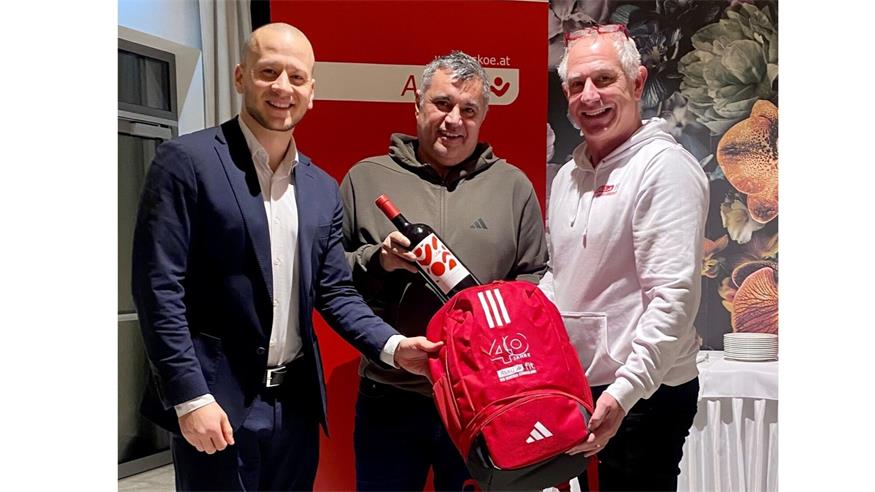 ASKÖ Burgenland-Präsident Maximilian Köllner (l.) und Geschäftsführer Andreas Ponic (r.) gratulierten Günter „Lucky“ Dorner zur Wahl zum ASKÖ-Bundesreferenten für Kunstturnen.