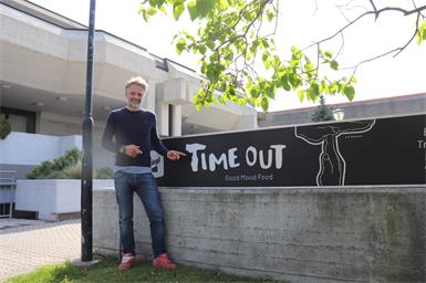 Aaron Jandrisits lädt zum Pausemachen ins "Timeout" im Sportzentrum Eisenstadt ein.