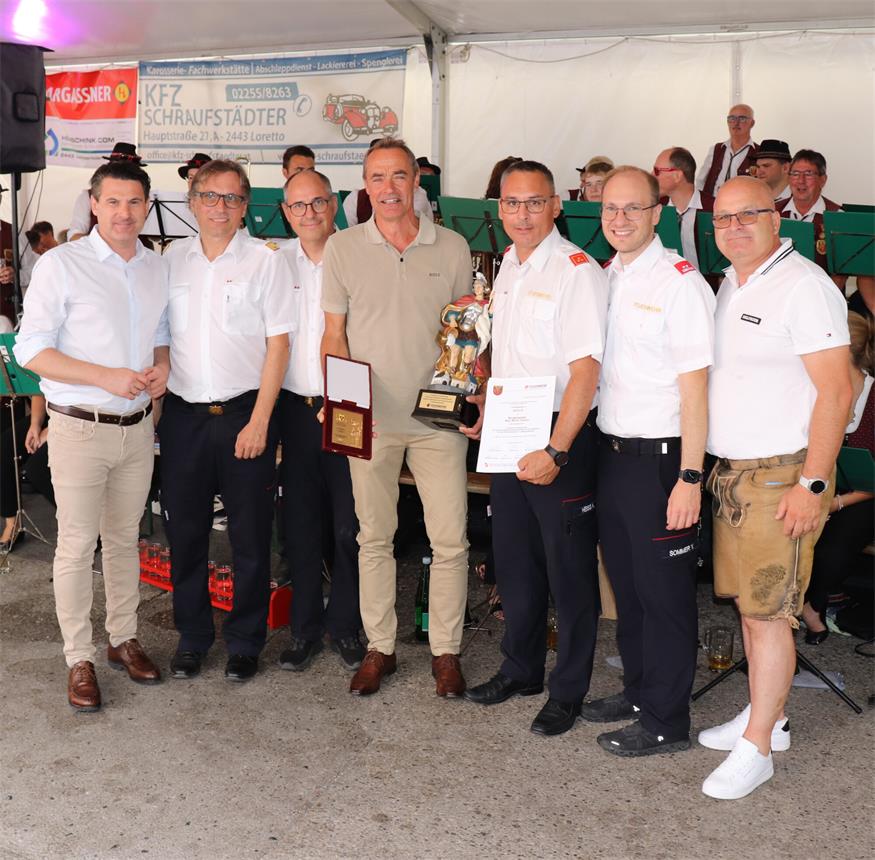 Abg.z.NR Christoph Zartis, Abschnittsfeuerwehrkommandant Franz Nechansky, Kommandant-Stellvertreter Adolf Selinger, Bürgermeister Martin Radatz, Kommandant Hannes Heiss, Verwalter Yannic Sommer und Vizebürgermeister Horst Blümel