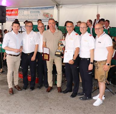 Abg.z.NR Christoph Zartis, Abschnittsfeuerwehrkommandant Franz Nechansky, Kommandant-Stellvertreter Adolf Selinger, Bürgermeister Martin Radatz, Kommandant Hannes Heiss, Verwalter Yannic Sommer und Vizebürgermeister Horst Blümel
