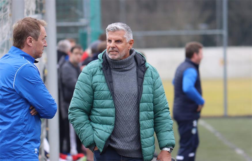 Abschied. Richard Niederbacher musste in Großpetersdorf gehen. Neuer Cheftrainer ist Ex-Kicker Rene Varga.