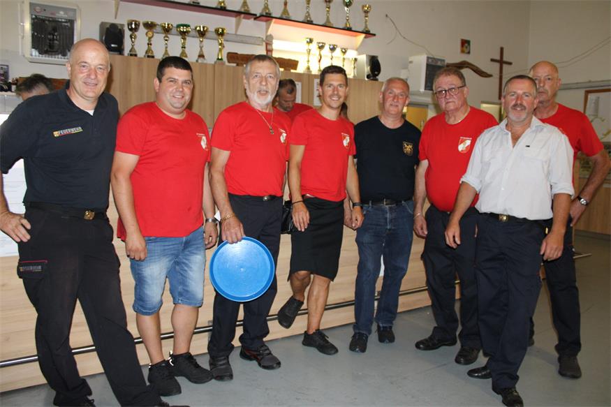 Abschnittsfeuerwehrkommandant Josef Weber, Ortsvorsteher Stefan Wilfinger, Karl Winkler, Kommandantstellvertreter Christoph Frühstück, Bezirkskommandantstellvertreter Kurt Kappel, Ehrenkommandant Willi Türk, Kommandant Jürgen Frühstück und Werner Frühstück.