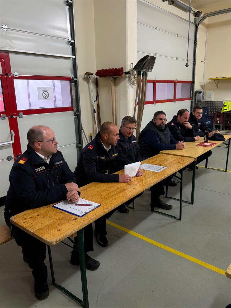Abschnittsfeuerwehrkommandant Markus Wessely, Ritzings Feuerwehrkommandant Thomas Gmeiner, Stellvertreter OBI Johann Gulnerits, Bürgermeister Jochen Müllner, HBM Markus Gugler und Verwaltungswart für Administration Florian Kirady führten durch die Jahreshauptdienstbesprechung.