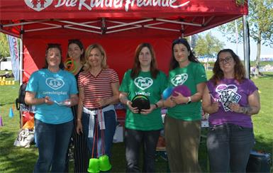 Abwechslung. Bürgermeisterin Bettina Zentgraf (3.v.l.) mit dem Team der Kinderfreunde, darunter Sarah Rowland, Sylvia Heigl-Lang, Daniela Rechnitzer, Sabine Klawatsch und Obfrau Christina Ernst, die ein kunterbuntes Programm für die kleinen Besucher anboten.