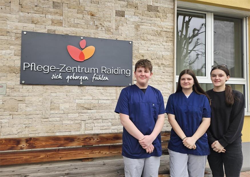 Adrijan, Denice und Hannah interessierten sich für Pflegeberufe.