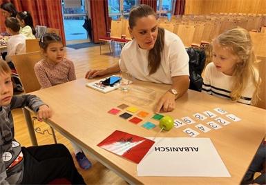 Albanisch war einer der fünf Sprachen, die beim Sprachenbüffet der Volksschule angeboten wurde.