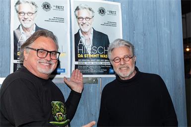 Alex Rupp vom Lions Club Neusiedlersee mit Adi Hirschal, der am 27. April in Weiden am See auftritt.