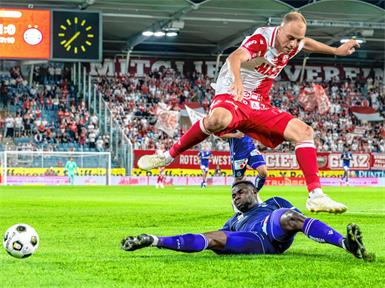 Alexander Hofleitner übersprang im Zuge seiner Karriere die Hürde zum Profifußball. Nun geht der Burgenländer in der Admiral Bundesliga auf Torjagd. GEPA pictures