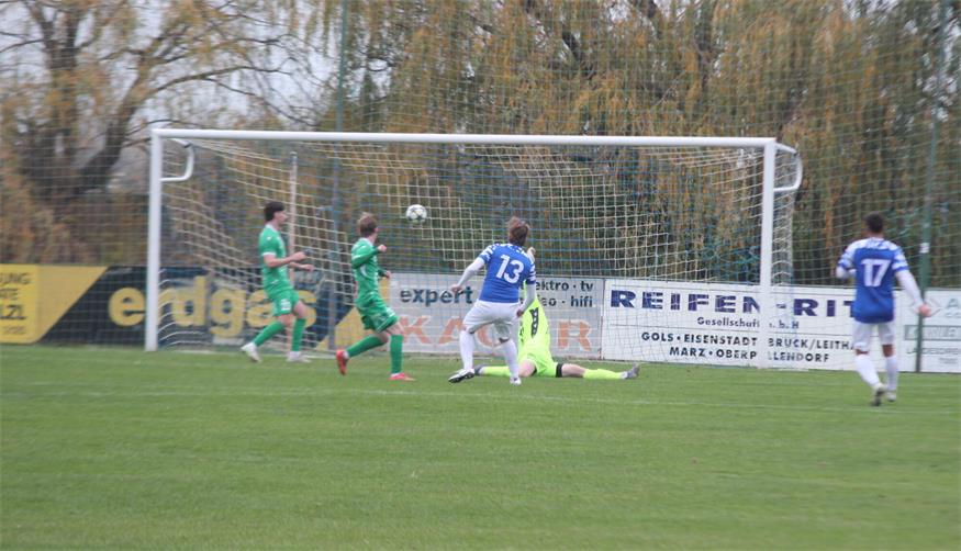 Alexander Kampitsch (r.) schoss Oggau mit drei Treffern zum 3:1 Derbysieg gegen Schützen.
