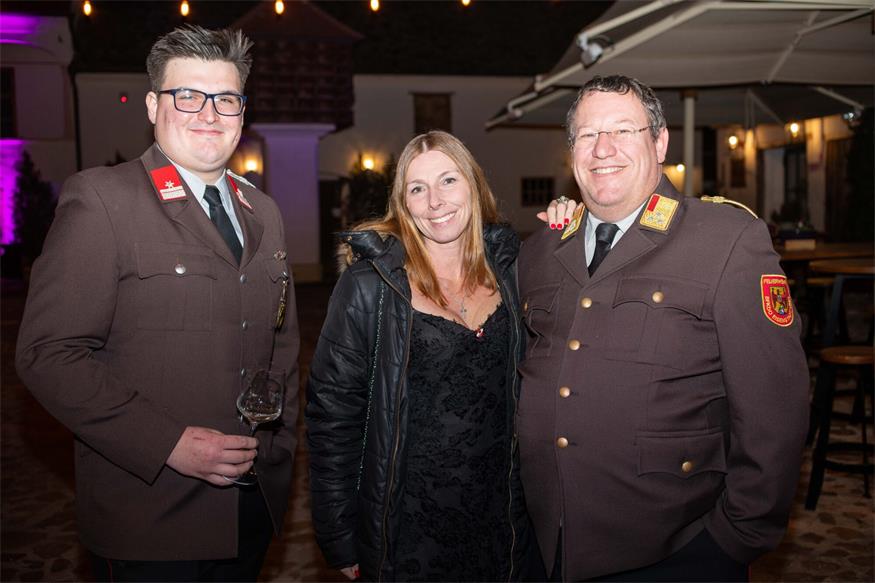Feiern, weil die Feuerwehr kommt: Florianiball im Csello Oslip