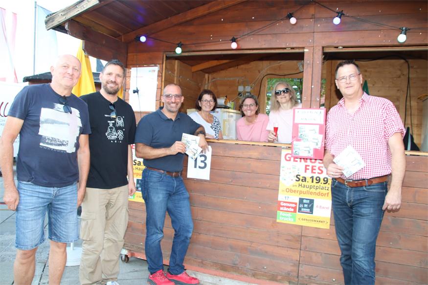 Alfred Liebmann, Thomas Spitaler, Dietmar Csitkovics, Maria Mayr-Toth, Barbara Buchinger, Marion Fasching und Richard Wolfram vom Verein BLOP! schenkten aus.