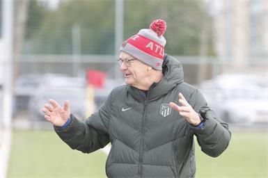 Alles im Griff. Coach Peter Herglotz ist mit der bisherigen Vorbereitung zufrieden.