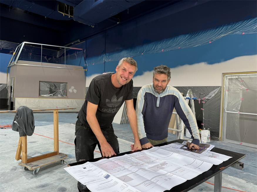 Alois Höller und Peter Nemeskeri planen, am 31. Oktober das Spaceland zu eröffnen. 