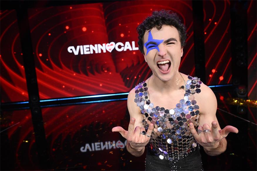 Als Cosmó kennt man den Burgenländer Benjamin Gedeon und seinen „Tanzschein“ auch schon international. Bei der ESC-Preparty in Amsterdam sorgte der Halbturner ebenfalls für Aufsehen.