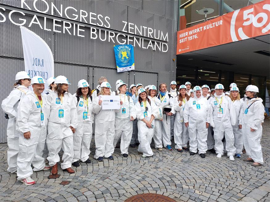 Als "Space Walker" verkleidet, spazierte diese Gruppe durch Eisenstadt - ein Zeichen für die klimafreundliche Fortbewegungsart des Gehens.