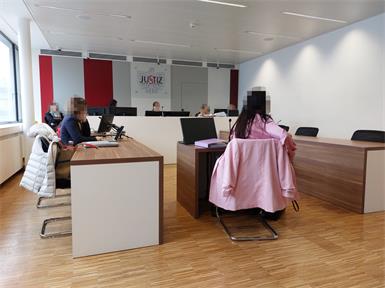 Als "liebevoll konsequent" bezeichnte die Angeklagte ihren Erziehungsstil.