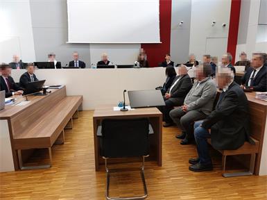 Am 14. Jänner 2025 begann der Prozess gegen die Ex-Bank-Vorständin und drei Unternehmer.