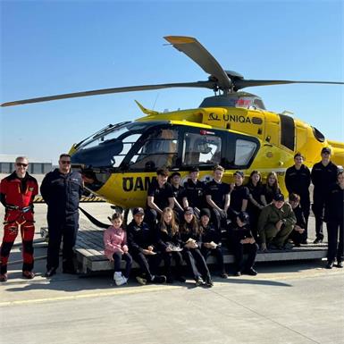 Am 28. Februar 2026 bestaunten die Krensdorfer Feuerwehr-Jugendlichen die ÖAMTC Flugrettung.