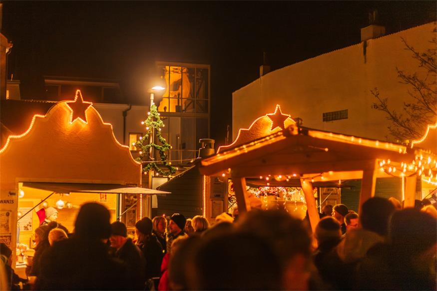 Adventdorf in Neusiedl am See: Von Punsch bis Ponyreiten