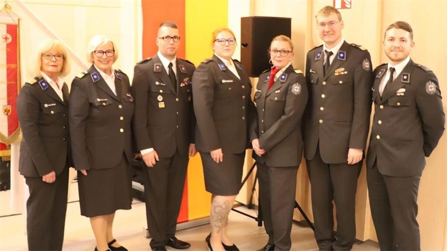 Am Freitga wurde Bilanz bei der Bezirksstelle des Roten Kreuzes Mattersburg gezogen: Friederike Pirringer (Präsidentin des Roten Kreuzes Burgenland), Helga Ludwig (Bezirksstellenleiterin Mattersburg), Richard Steiger (Dienstführer-Stellvertreter), Anna Benczak (Bezirksfreiwilligenkoordinatorin), Eva-Sabina Wachtfeitl (Bezirksstellenleiterin-Stellvertreterin), David Wilfing (Referent für Presse- und Öffentlichkeitsarbeit an der Bezirksstelle Mattersburg), Philip Pauschenwein (Dienstführer). 