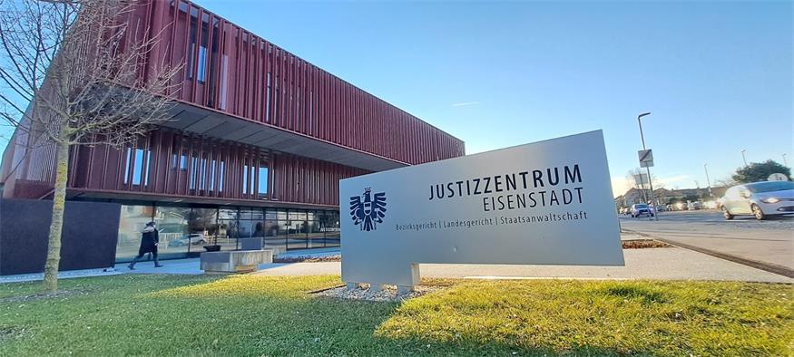 Am Landesgericht Eisenstadt wurde am Dienstag der Prozess gegen Ex-Commerzialbank-Vorständin Franziska Klikovits und drei pensionierte Unternehmer fortgesetzt.