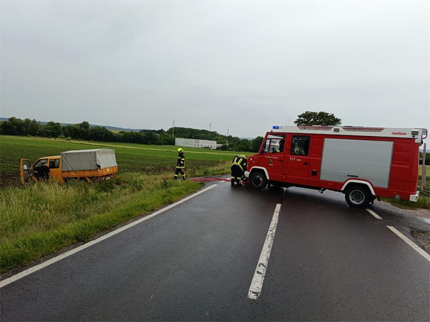 Am Mittwoch, 3. Juni 2026, musste die Feuerwehr Hirm ein Transportfahrzeug aus einem Feld ziehen.